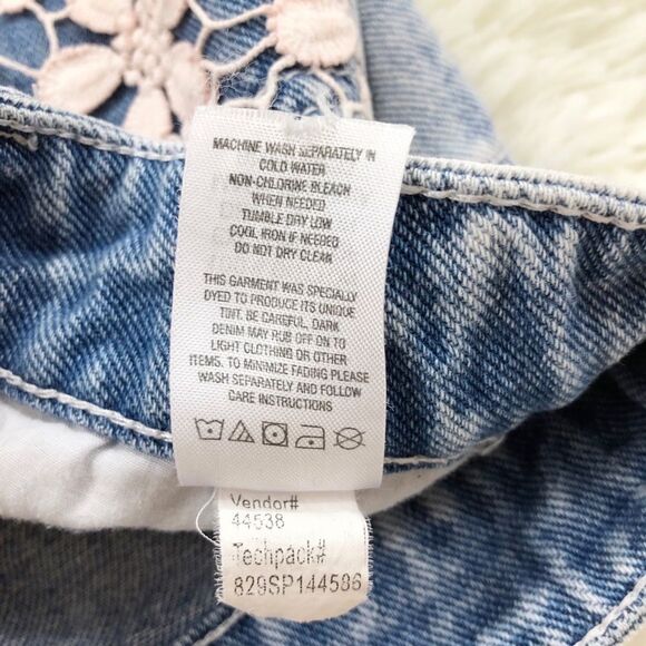 Roxy Light Pink Lace Front Acid Wash High Waisted High Rise Jean Shorts Size 1 - Picture 8 of 8